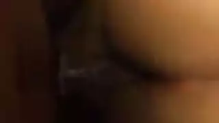 زوجة ساخنة تبلع السائل بعد جلسة سريّة مع صديق زوجها