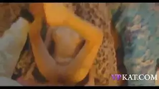 شقراء بلا مال تصور فيلم إباحي عنيف تُمارس الجنس بعمق في كل الفتحات