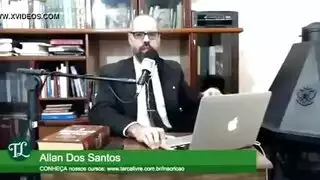 رجل أصلع يخرج عضوه الكبير لفتاة ممتلئة الجسد