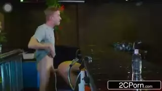 حرامي يقتحم بيت فتاه