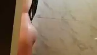 العاهرات النحيلات يواجهن إذلالًا وثائقيًا قاسيًا