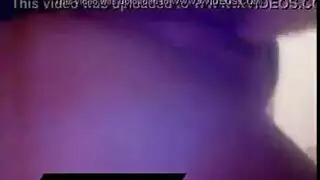 عاشق مهبل غارق في البلل يضرب عميلتها الضيقة في لعبة شهوانية