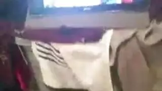 طلبت فتاة مفلسة خطوتها أن تتوقف عن طريق ويمارس الجنس مع أدمغتها، بينما كانت نائمة