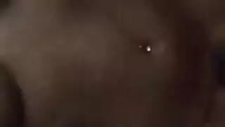 فتاة جامعية سيئة يحب أخذ الكرة صديقها العميق في بوسها شعر، مثل حيوان بري