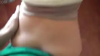 خادمة مصدومة تحصل على وجه مليء بقضيبي الضخم في المطبخ