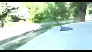 فتاة آسيوية صغيرة تأخذ قضيبًا أسود عملاقًا في حلقها وفرجها الضيق