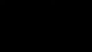 شقراء مراهقة تبتلع سائل أسود في فيلم إباحي عنصري مكثف