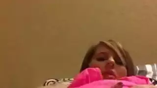 درس موسيقى صريح: أثينا سكاي تمارس الجنس مع مدرسها وصديقته في علاقة ثلاثية