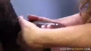 دارلا العاهرة المتسللة: مص عميق وجنس قاس مع طليقها