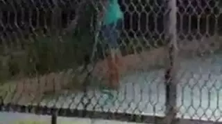 مراهقة صغيرة ذات ثدي صغير تتعرض لضربات قاسية حتى تستنفد