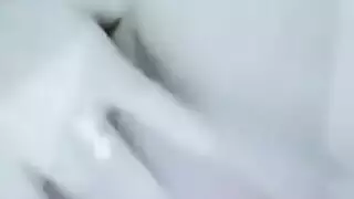 بنات عرب تظهر جسمها لحبيبها علي الويب