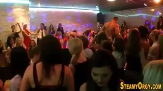 يمنح زوجته لصديقه