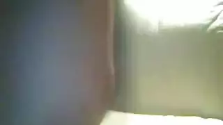 فتاة بمؤخرة كبيرة في بورن صريح: اختراق عميق وأنين