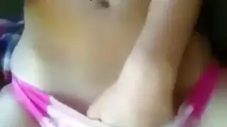 شقراء تختنق ويتمدد حلقها في مشهد بورنو صريح