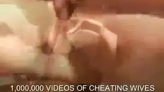 شقراء مثيرة تمارس الجنس الجماعي العنيف مع رجال متطرفين