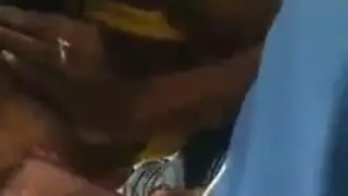 حفلة جنس عرقي: جارتان مثارتان ولعبتهما المشتركة