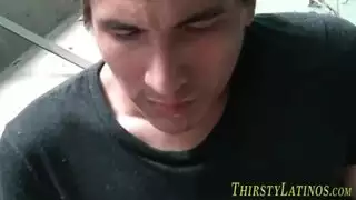 تحول مثلي: فتاتان تمارسان الجنس مع رجل مستقيم في مشهد بورنو