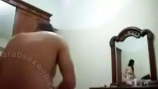 مراهقة مصرية تتعرض للجماع العنيف في فمها وغرفتها